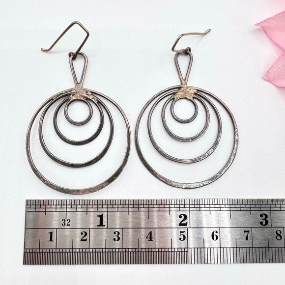 Vintage Joined Circles Silver Dangle Earrings Patina Geometric Boho Festival - Picture 6 of 9